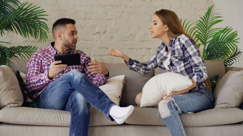 Why my boyfriend keeps looking at the same girl on Instagram: signs that might affect your relationship